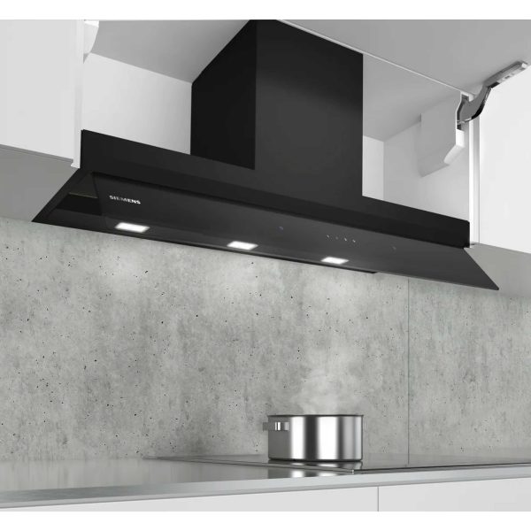 Campana extractora integrable en mueble de cocina acabada en negro